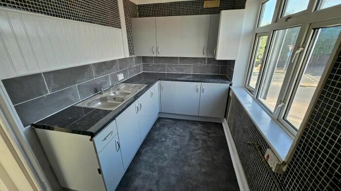 1 Bedroom Flat To Rent In Collier Row Road, Romford, RM5