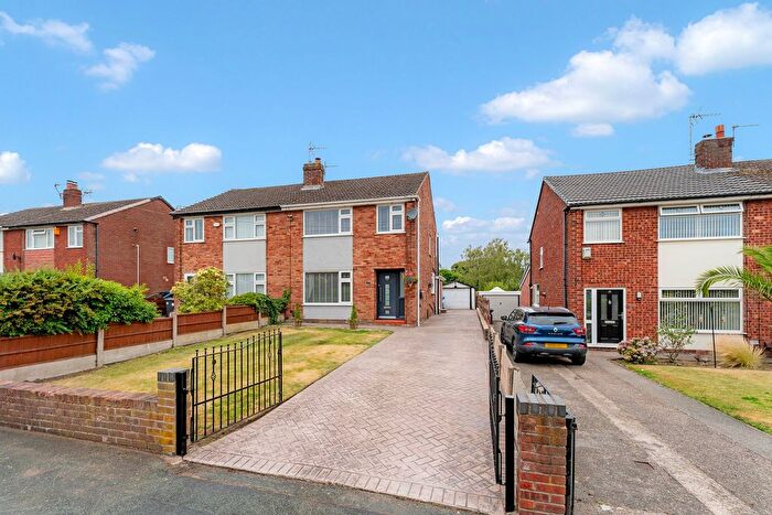 3 Bedroom Semi-Detached House For Sale In St. Marys Road, Halton, WA7