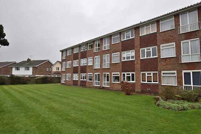 2 Bedroom Flat To Rent In Grove Road, Barton On Sea, New Milton, Hampshire., BH25