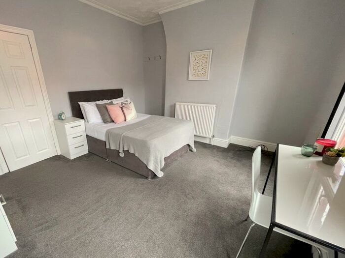 3 Bedroom House To Rent In Gwenfron Road, L6