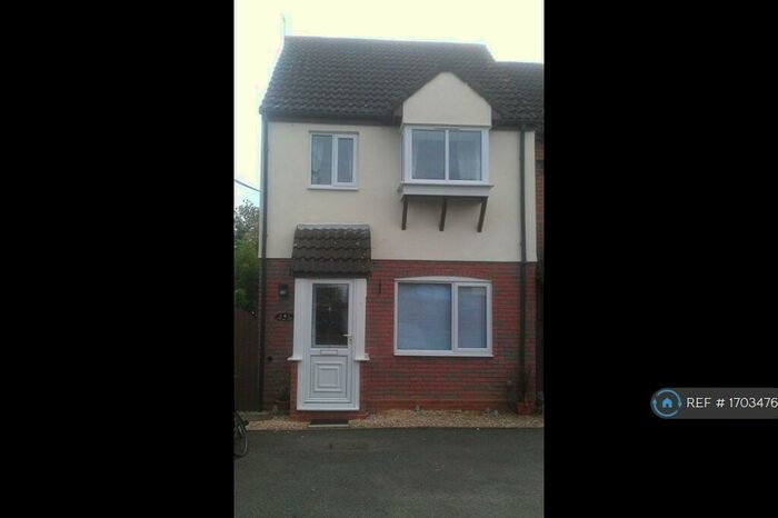 3 Bedroom End Of Terrace House To Rent In Willow Close, Alcester, B49