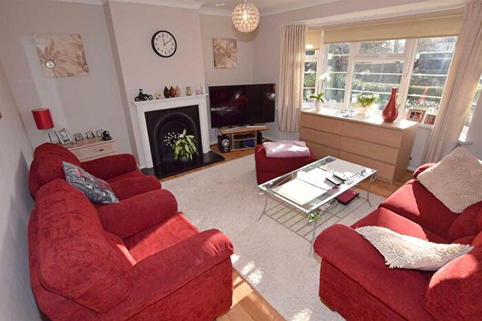 2 Bedroom Flat To Rent In Frith Court, London, NW7