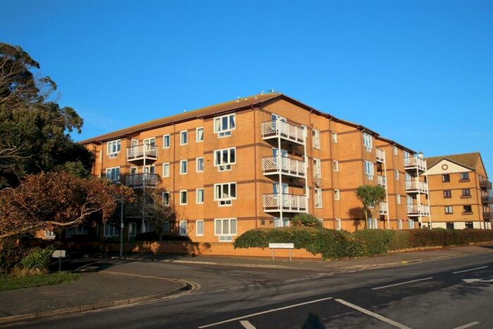 2 Bedroom Flat To Rent In Knightsbridge Court, Connaught Gardens East, Clacton-on-Sea, CO15
