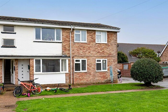 2 Bedroom Flat For Sale In Winsor Close, Hayling Island, PO11