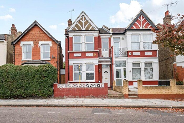 3 Bedroom House For Sale In Dagmar Road, Wood Green, London, N22