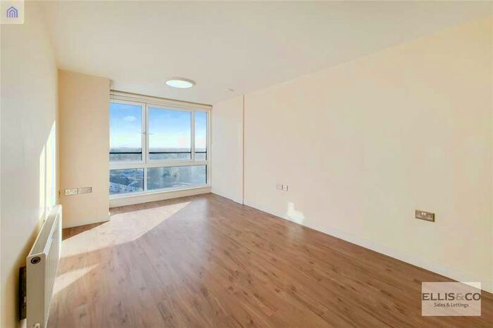 2 Bedroom Property To Rent In The Green, Southall UB2