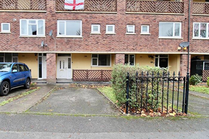 3 Bedroom Flat For Sale In Hopwas Grove, Kingshurst, Birmingham, B37