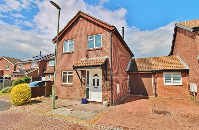 3 Bedroom Link Detached House For Sale In Kestrel Close, Stubbington, Fareham, PO14