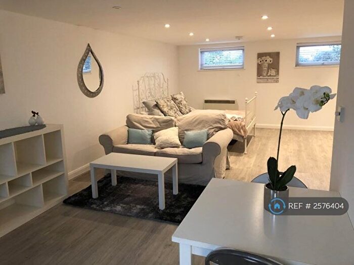 Studio To Rent In Slough, Slough, SL1