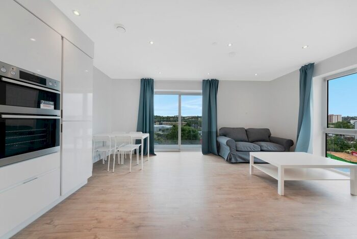 2 Bedroom Flat To Rent In Stirling Drive, Saxon Square, Luton, LU2