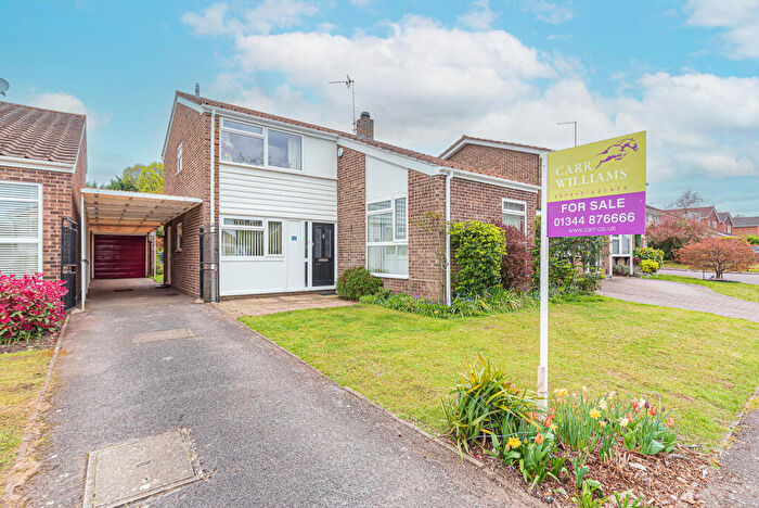 3 Bedroom Detached House For Sale In Gainsborough Drive, SL5