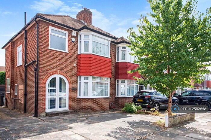 3 Bedroom Semi-Detached House To Rent In Amberley Road, Enfield, EN1