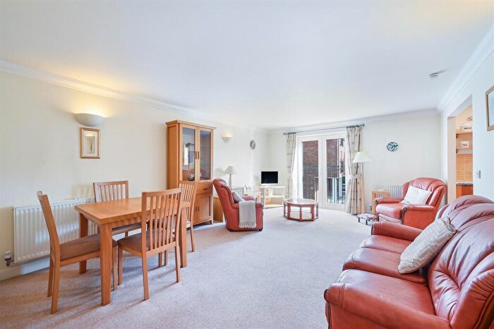 2 Bedroom Apartment For Sale In Wingfield Court, Banstead, SM7