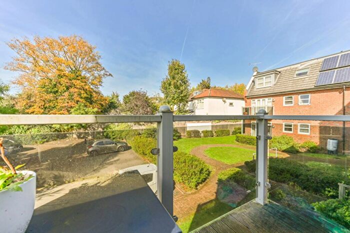 2 Bedroom Flat For Sale In Biggin Hill, Upper Norwood, London, SE19