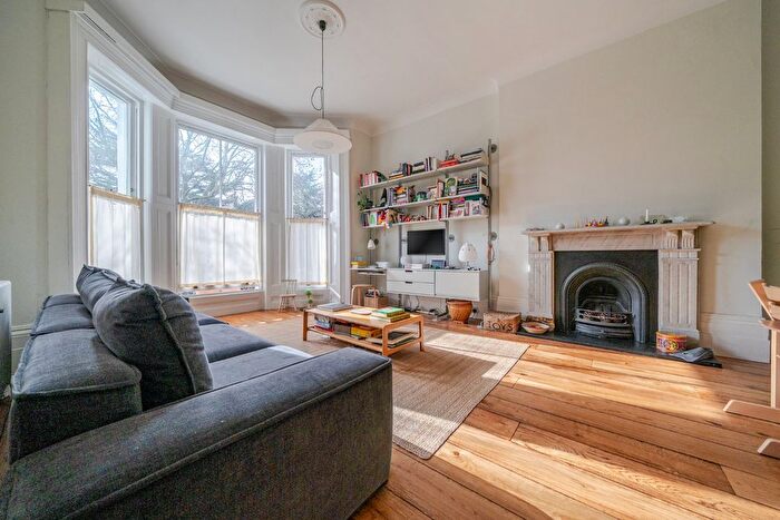 3 Bedroom Flat For Sale In St. Johns Park, Blackheath, London, SE3