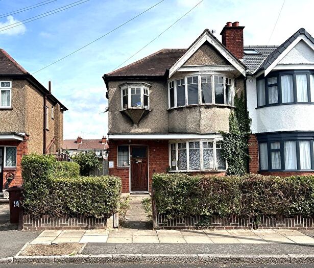 3 Bedroom End Of Terrace House For Sale In Lynton Road, Harrow, Middlesex, HA2