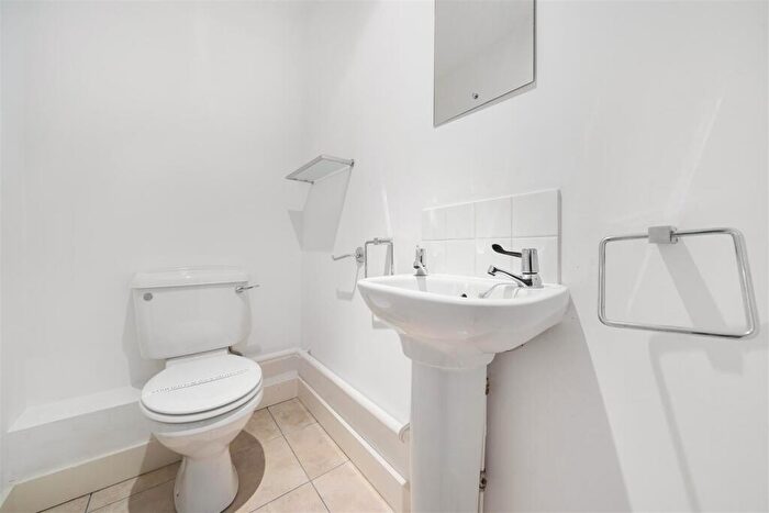 2 Bedroom Cottage To Rent In Guileshill Lane, Ockham, GU23