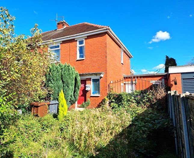 3 Bedroom Semi-Detached House For Sale In Vinery Grove, Denton, Manchester, M34