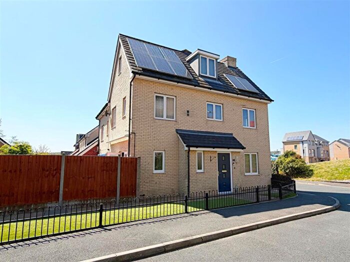 3 Bedroom Semi-Detached House For Sale In Black Knight Close, East Cowes, PO32