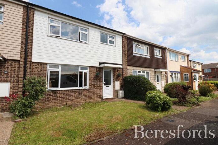 3 Bedroom Terraced House For Sale In Owlets Hall Close, Hornchurch, RM11