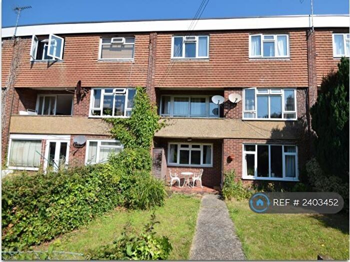 2 Bedroom Flat To Rent In Weydon Lane, Farnham, GU9