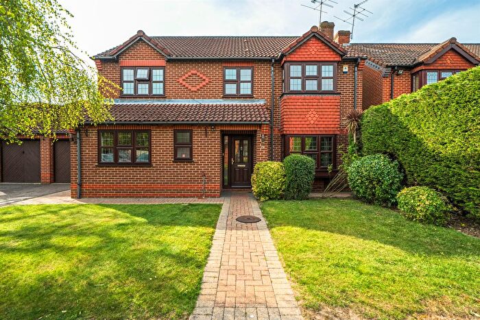4 Bedroom Detached House For Sale In Earlsfield, Holyport, Maidenhead, SL6