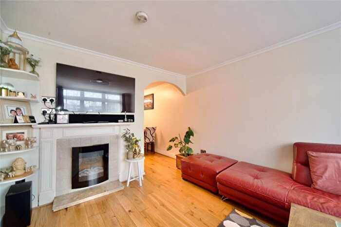 3 Bedroom Terraced House For Sale In Ravensbourne Gardens, Ilford, IG5