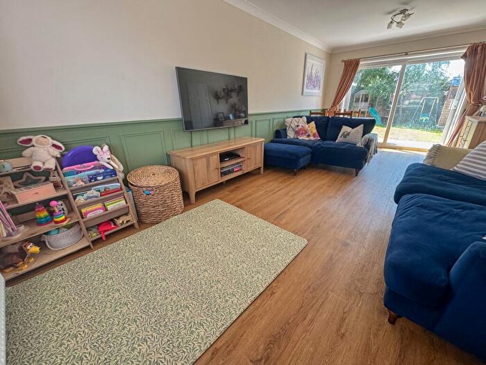 3 Bedroom Semi-Detached House For Sale In Wayman Road, Corfe Mullen, Wimborne, BH21 - Photo 3