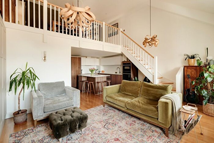 3 Bedroom Flat For Sale In Elmdale Road, Tyndalls Park, Bristol, BS8