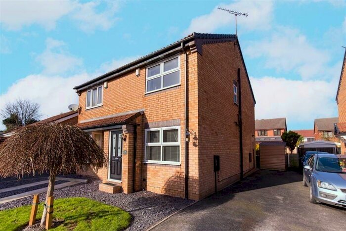 2 Bedroom House To Rent In Hopefield Grove, Leeds, West Yorkshire, LS26