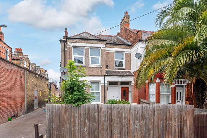 1 Bedroom Maisonette To Rent In Vant Road, Tooting, London, SW17