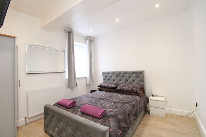 3 Bedroom Maisonette To Rent In Biscot Road, Luton, LU3