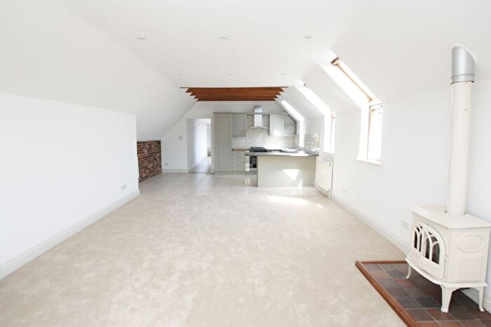 3 Bedroom Link Detached House To Rent In New Street, Petworth, GU28