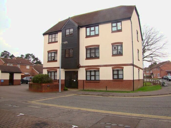 2 Bedroom Flat To Rent In California Close, Highwoods, Colchester, CO4