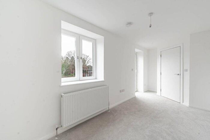 1 Bedroom Flat To Rent In Bridge Street, Pinner, HA5