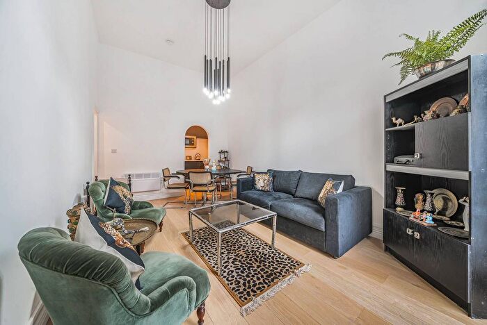 2 Bedroom Flat To Rent In Beaufort Gardens, Kensington, London, SW3