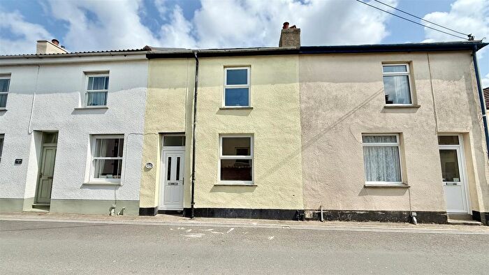 3 Bedroom Terraced House To Rent In South Street, Braunton, EX33