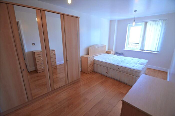 2 Bedroom Apartment To Rent In Park Lane, Croydon, CR0