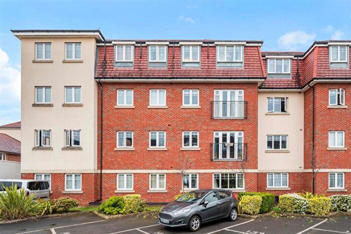 2 Bedroom Flat For Sale In Schoolgate Drive, Morden, SM4
