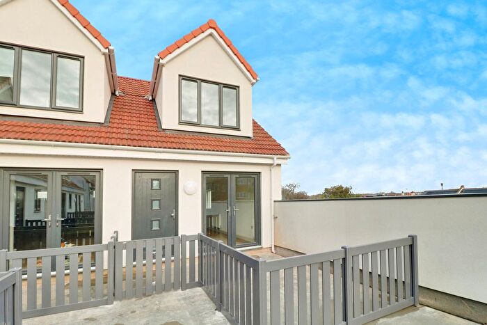 2 Bedroom Flat To Rent In Elmsleigh Drive, Leigh-On-Sea, SS9