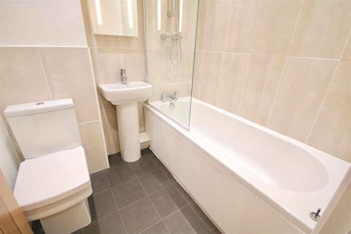 2 Bedroom Flat To Rent In Enterprise House, Isambard Brunel Road, Portsmouth, PO1