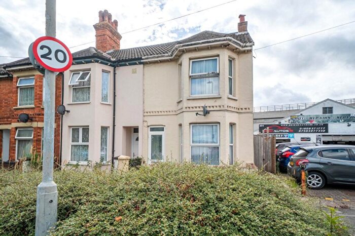 2 Bedroom End Of Terrace House For Sale In Duncombe Street, Bletchley, Milton Keynes, MK2