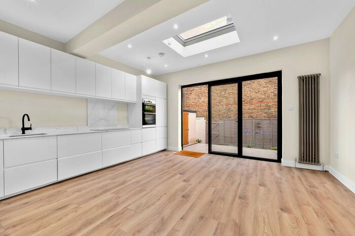 4 Bedroom Property To Rent In Ashen Grove, London, SW19