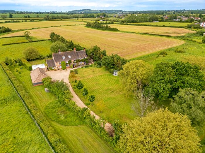 4 Bedroom Detached House For Sale In Shrivenham Road, Longcot, SN7