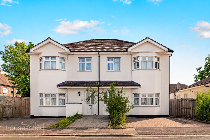 3 Bedroom Flat For Sale In Park Avenue, Mitcham, CR4