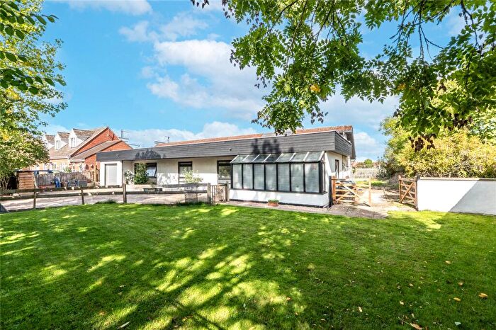 3 Bedroom Detached Bungalow For Sale In Vicarage Road, Steventon, Abingdon, Oxfordshire, OX13