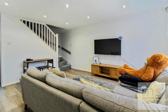 2 Bedroom Semi-Detached House To Rent In Heron Drive, Lenton, Nottingham, NG7