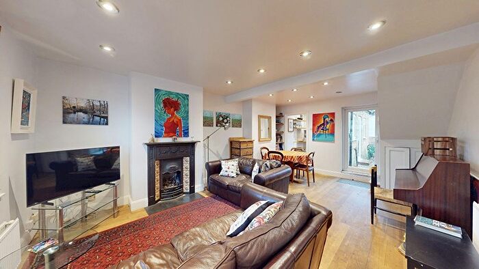 2 Bedroom Cottage To Rent In Lower Mortlake Road, TW9