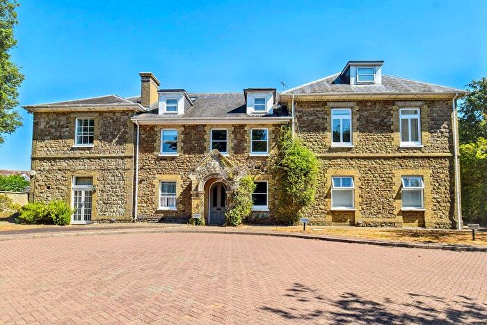 2 Bedroom Flat For Sale In Vine Lodge, Holly Bush Lane, Sevenoaks, TN13