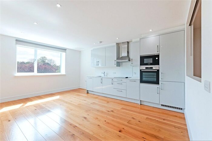 1 Bedroom Flat To Rent In Park Avenue, Bushey, WD23